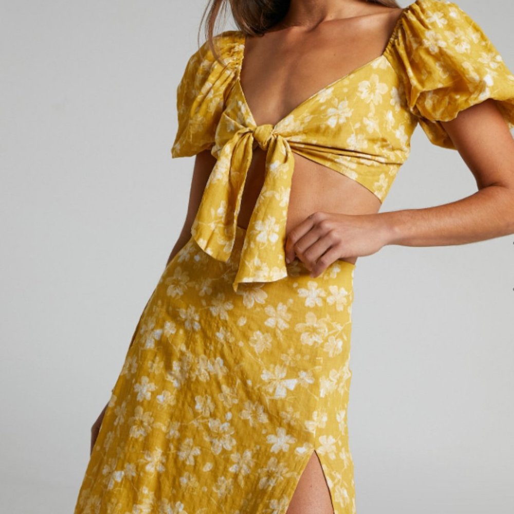 ZILDA TIE FRONT CROP TOP AND MIDI SKIRT TWO PIECE SET IN YELLOW FLORAL